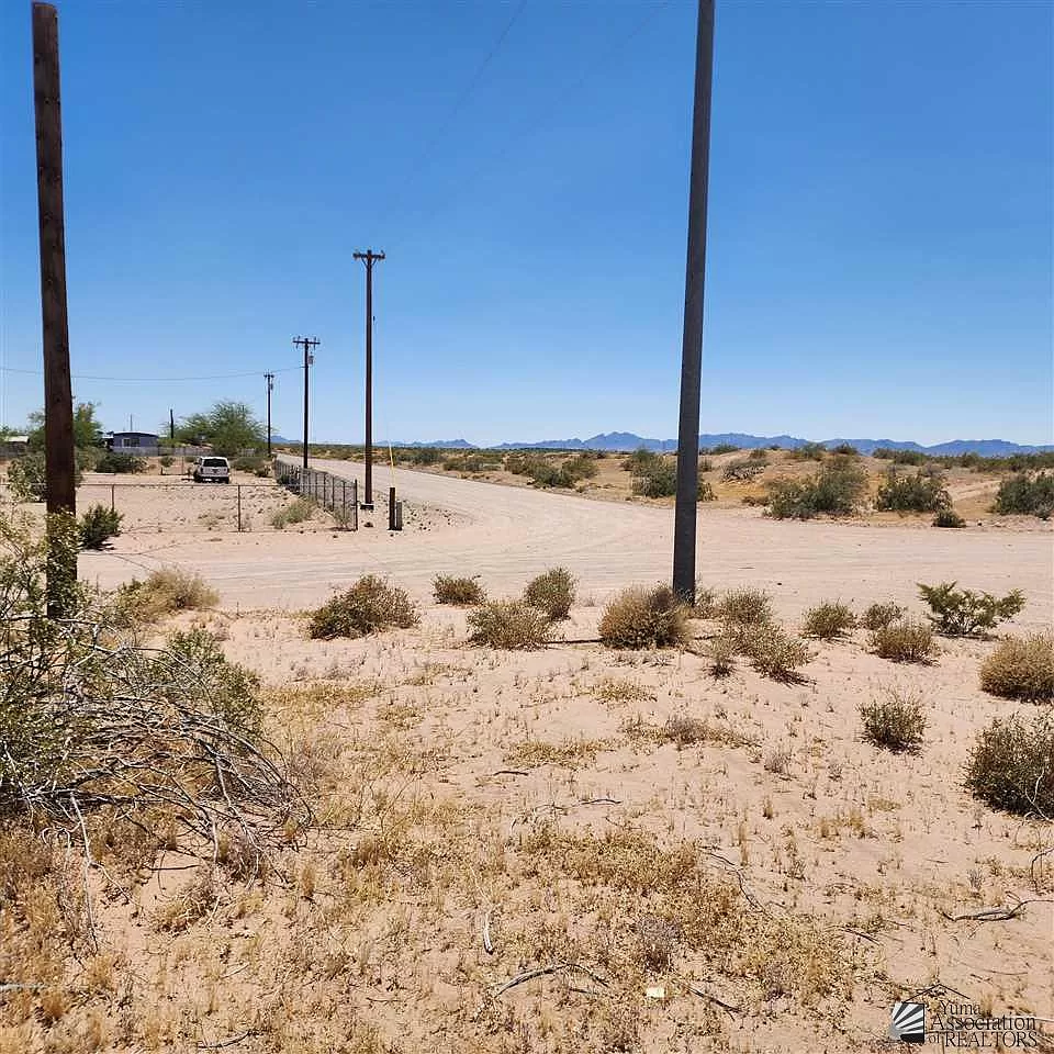 1.01 ACRE IN DATELAND, ARIZONA ON BALBOA RD WITH POWER AND ROAD NEAR I-8 photo 4